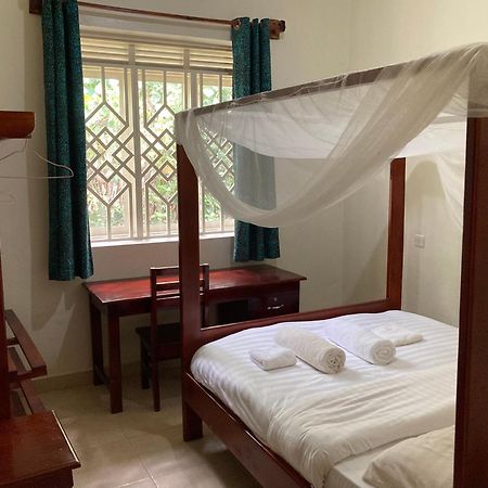 Bwindi Guest House Kanungu Екстериор снимка